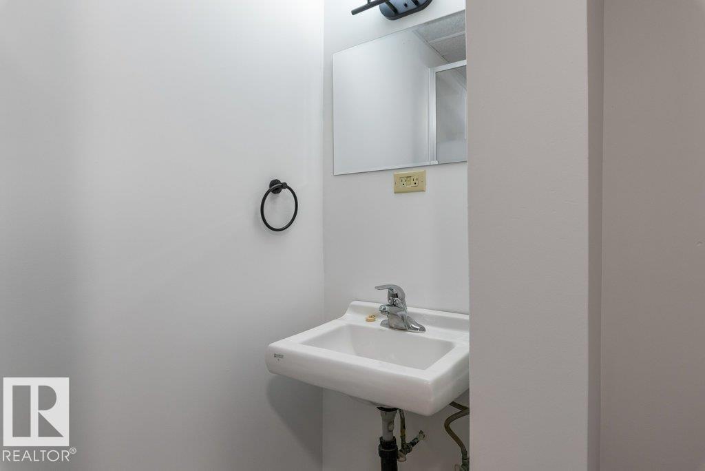 47 SPRUCE CR — photo 35
