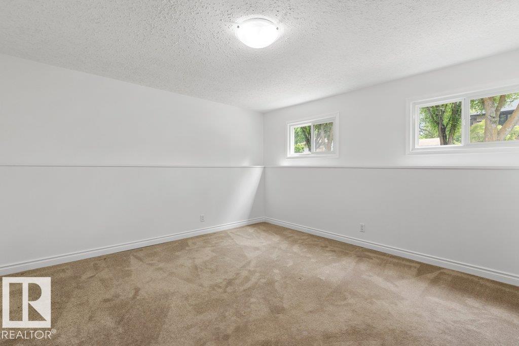 47 SPRUCE CR — photo 32