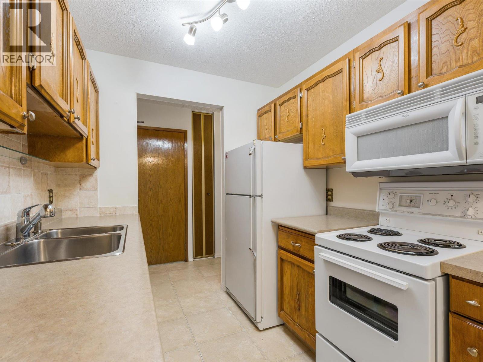 #106 1565 Noble Court - 6