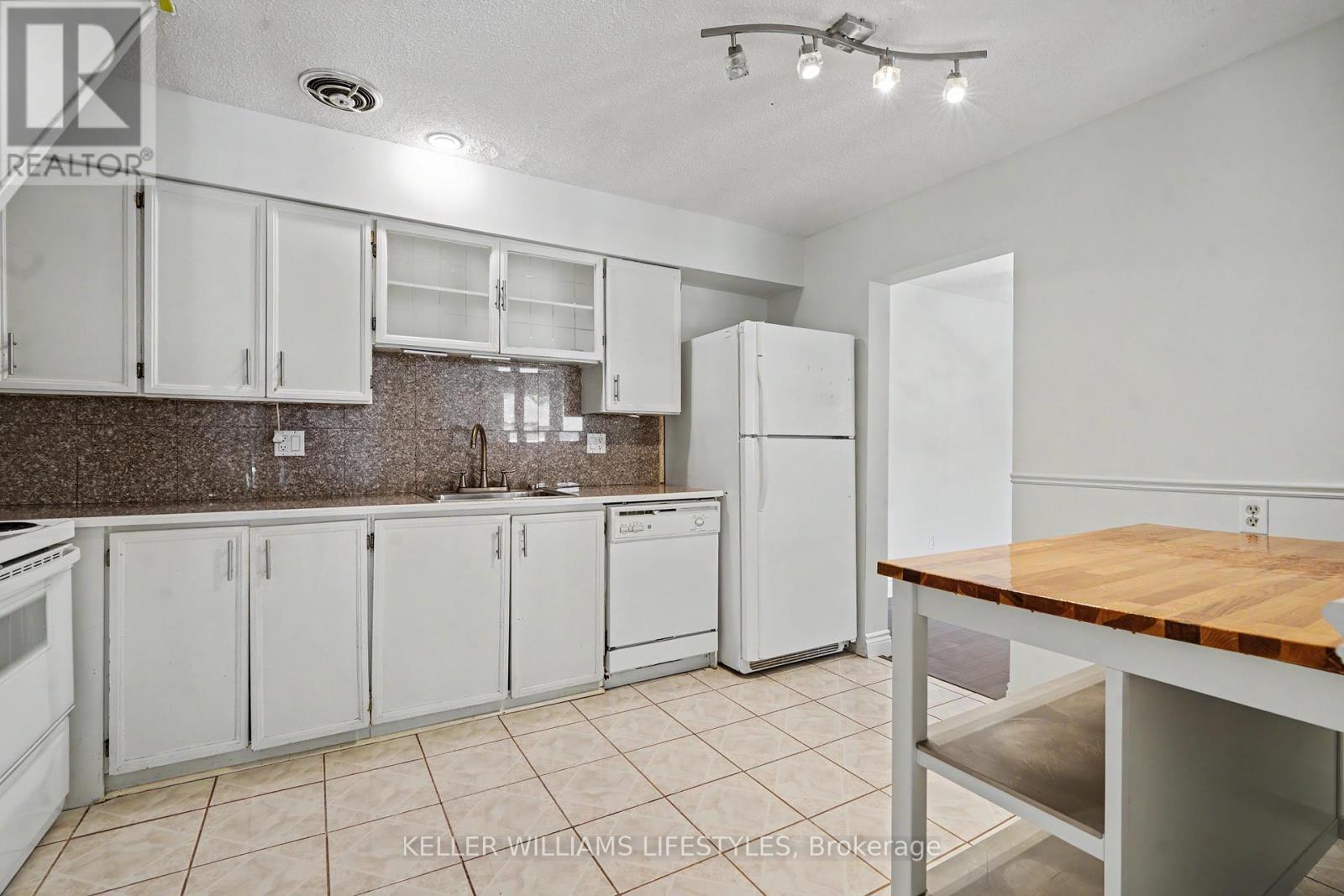#20 760 BERKSHIRE DRIVE - 11