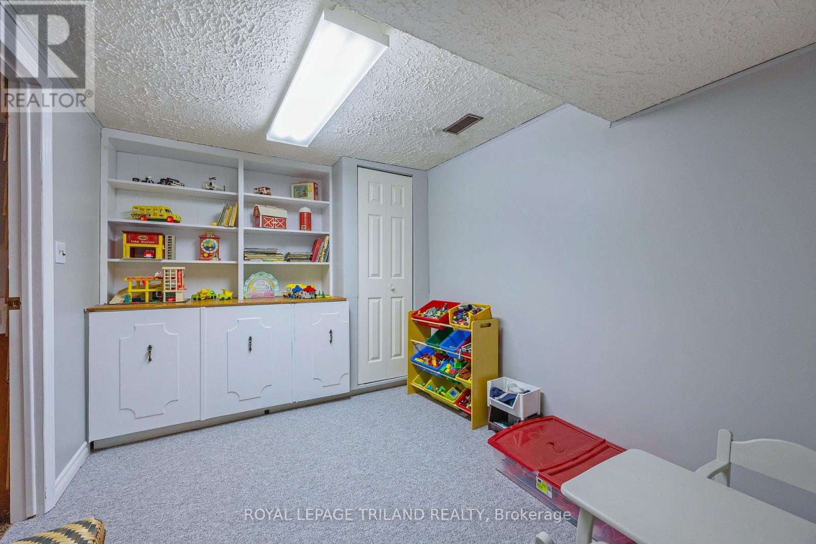 1402 HASTINGS DRIVE - 27