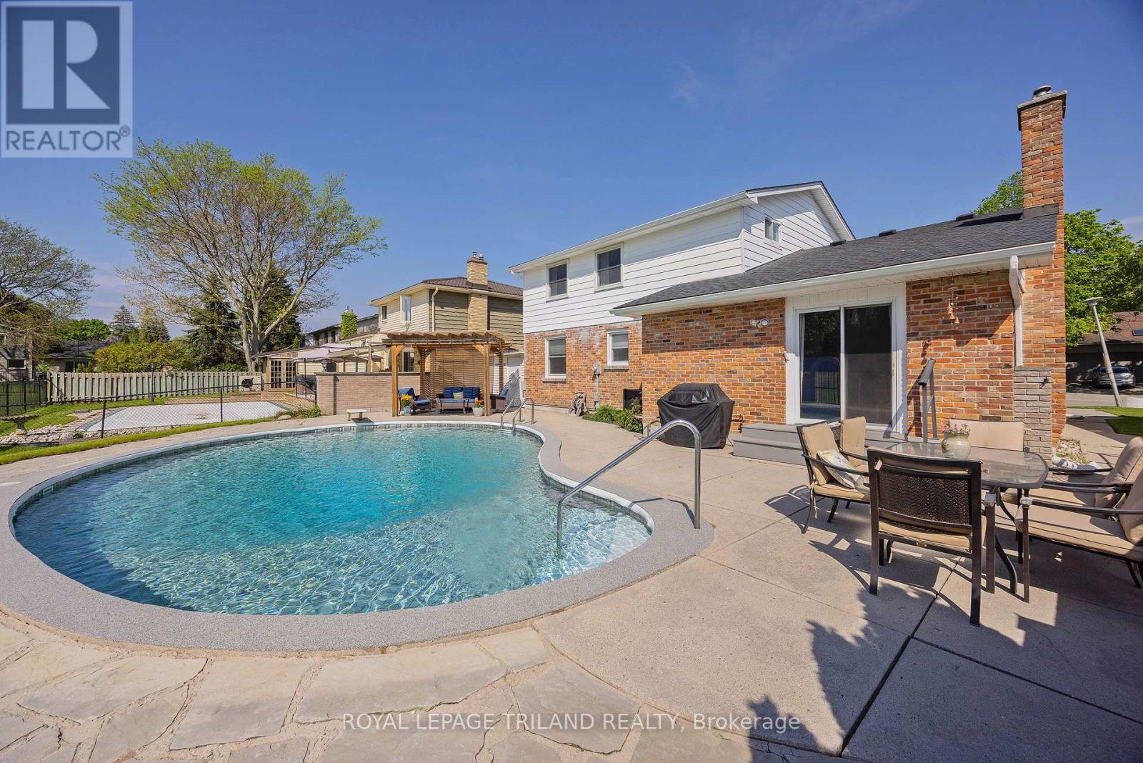 1402 HASTINGS DRIVE - 32