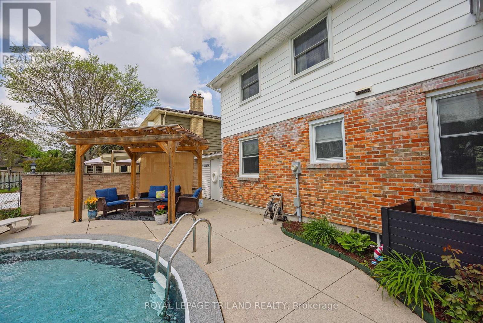 1402 HASTINGS DRIVE - 33