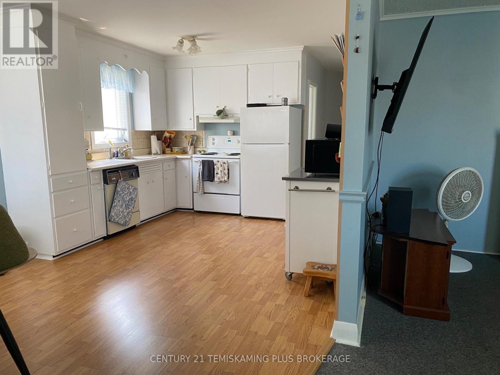 222 WHITEWOOD AVENUE - 13