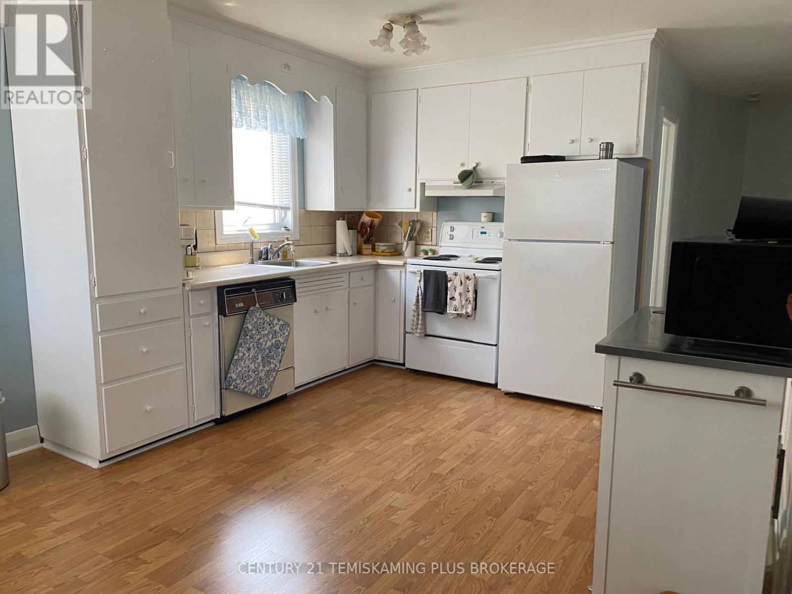 222 WHITEWOOD AVENUE - 14