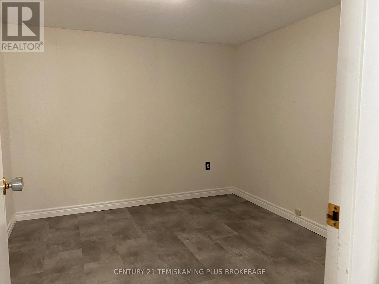 222 WHITEWOOD AVENUE - 22