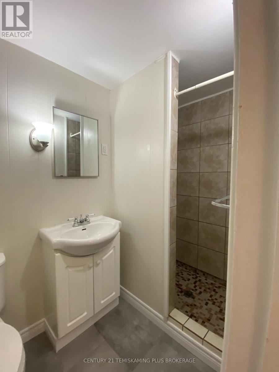 222 WHITEWOOD AVENUE - 23