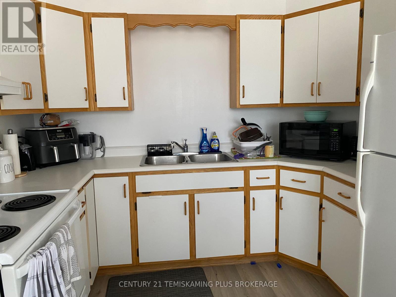 222 WHITEWOOD AVENUE - 3