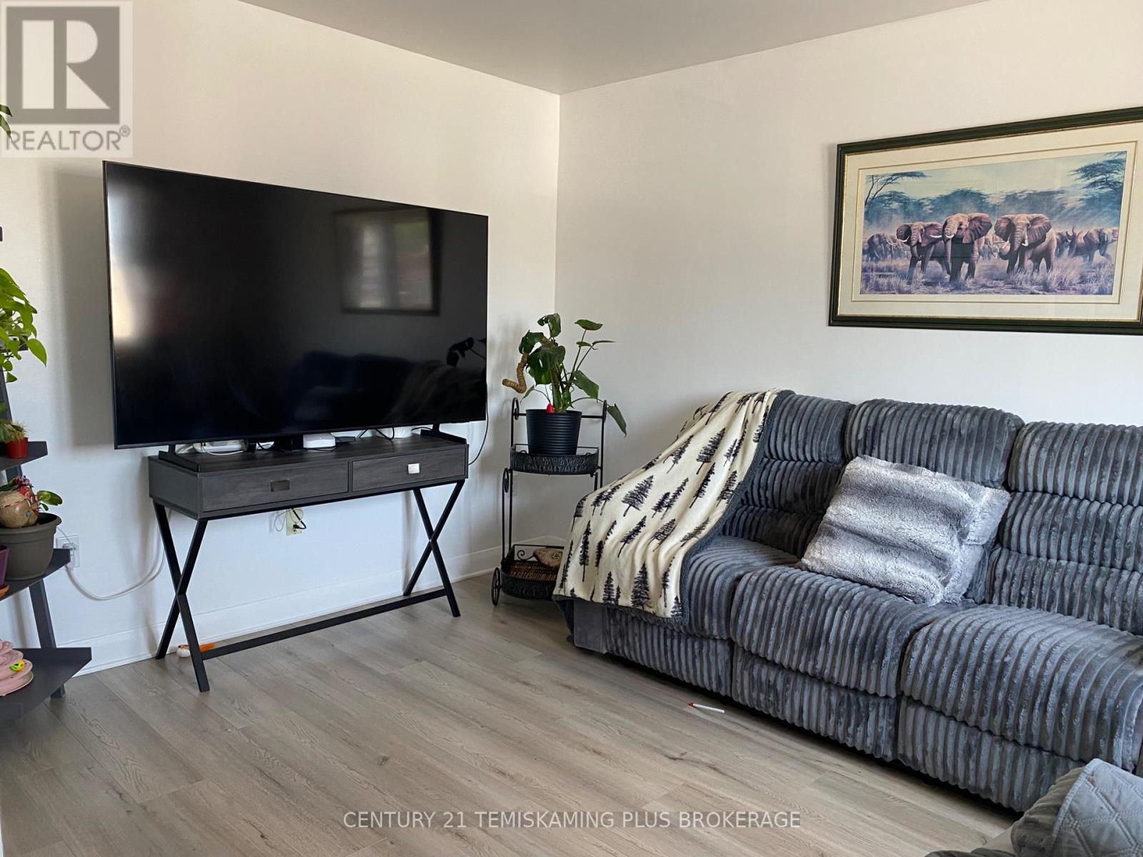 222 WHITEWOOD AVENUE - 8