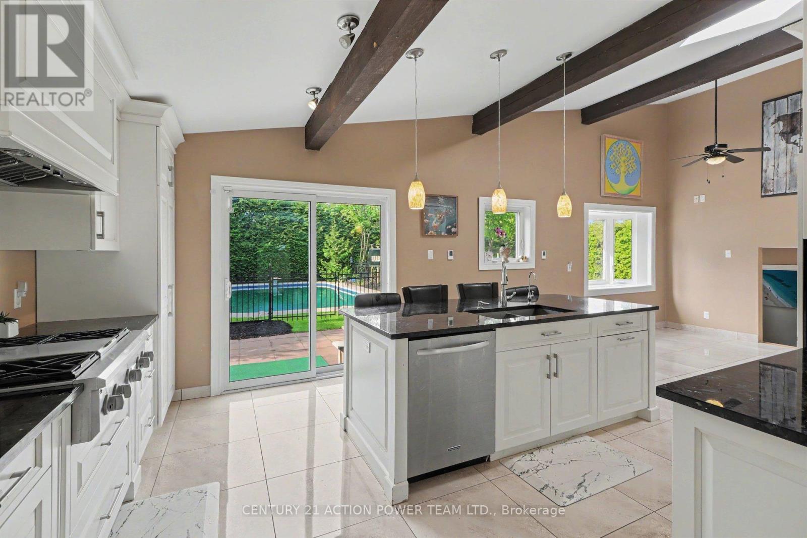 1558 BELLA VISTA DRIVE N - 13