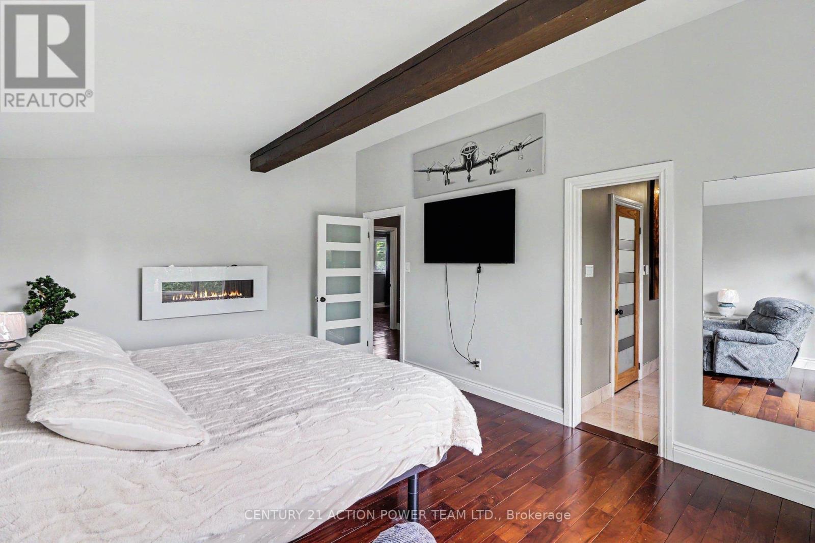 1558 BELLA VISTA DRIVE N - 23