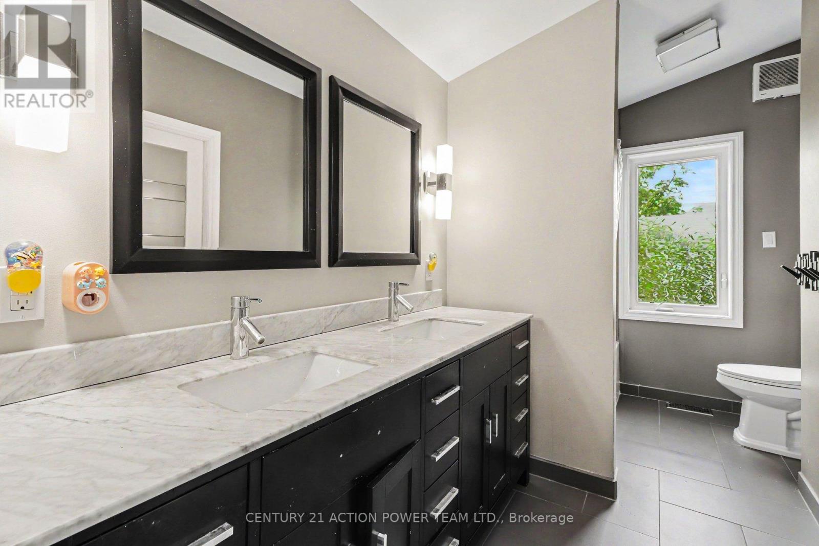 1558 BELLA VISTA DRIVE N - 29