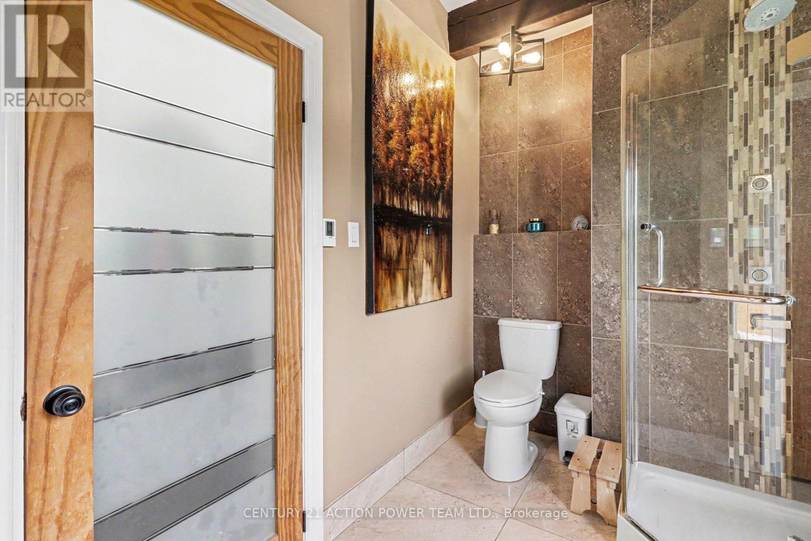1558 BELLA VISTA DRIVE N - 30