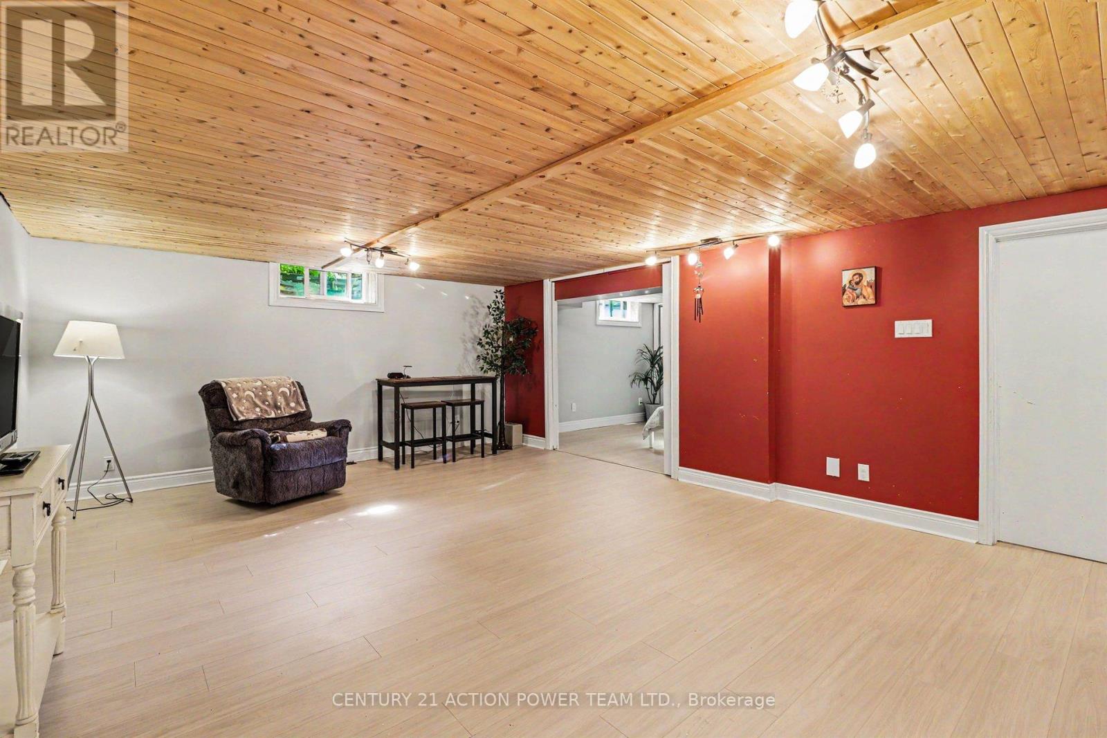1558 BELLA VISTA DRIVE N - 31