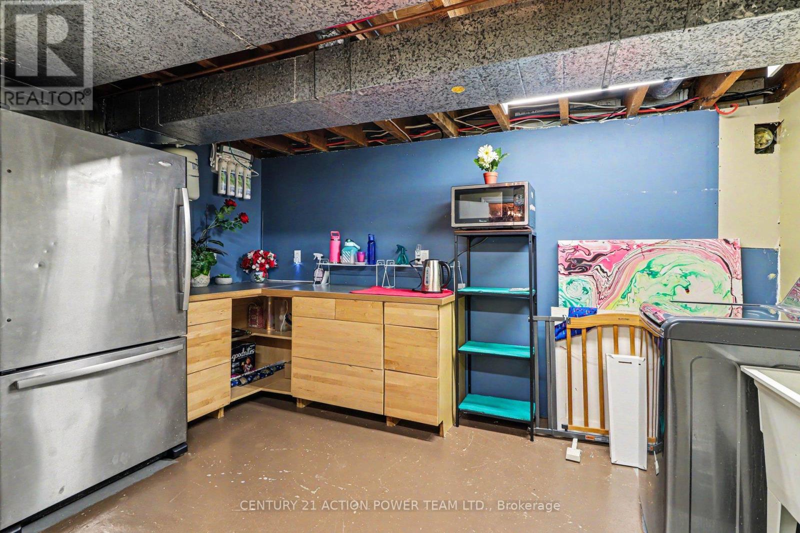 1558 BELLA VISTA DRIVE N - 33