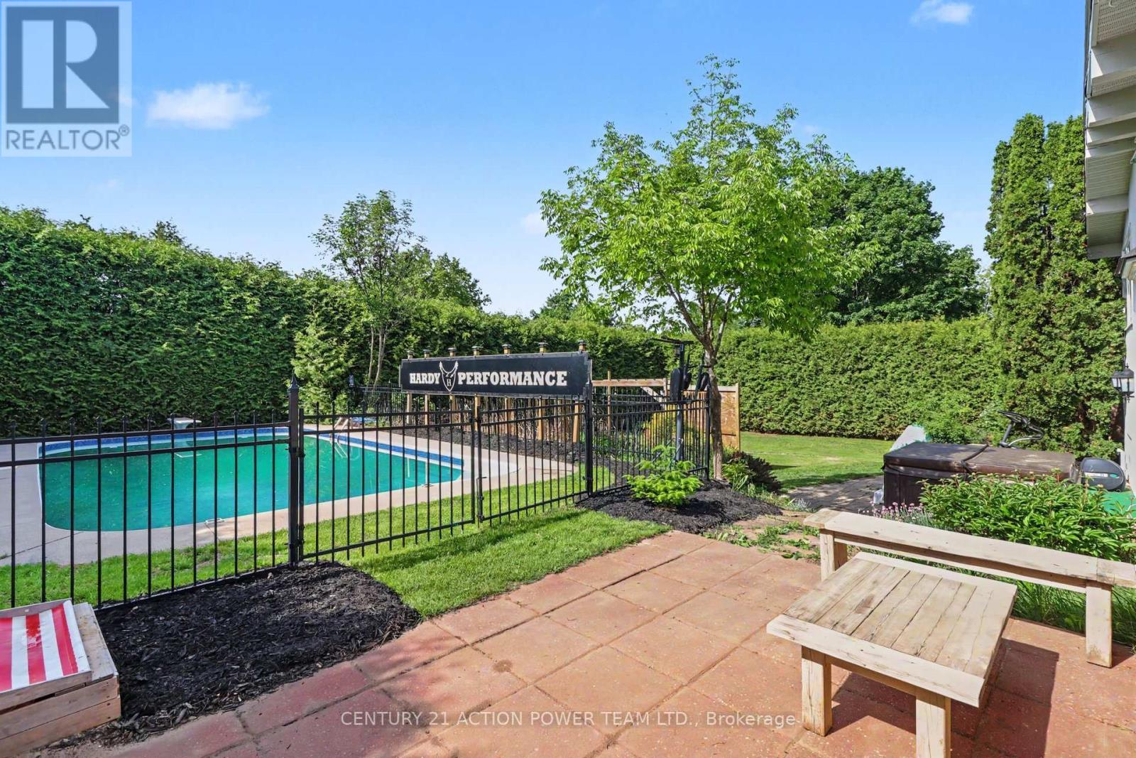 1558 BELLA VISTA DRIVE N - 36