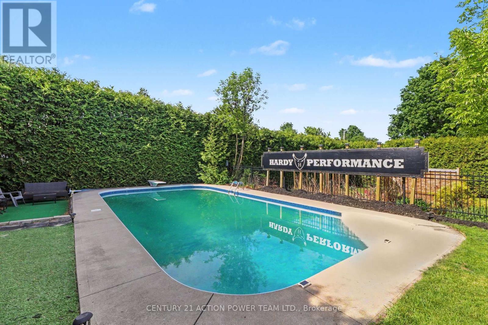 1558 BELLA VISTA DRIVE N - 38