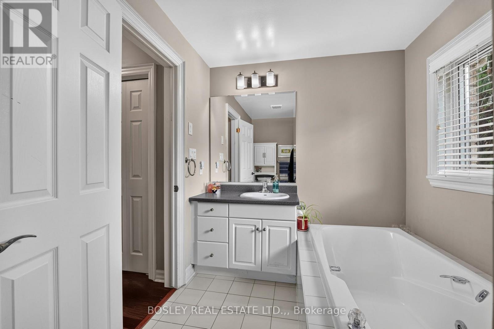 28 ARBOUR GLEN DRIVE - 21
