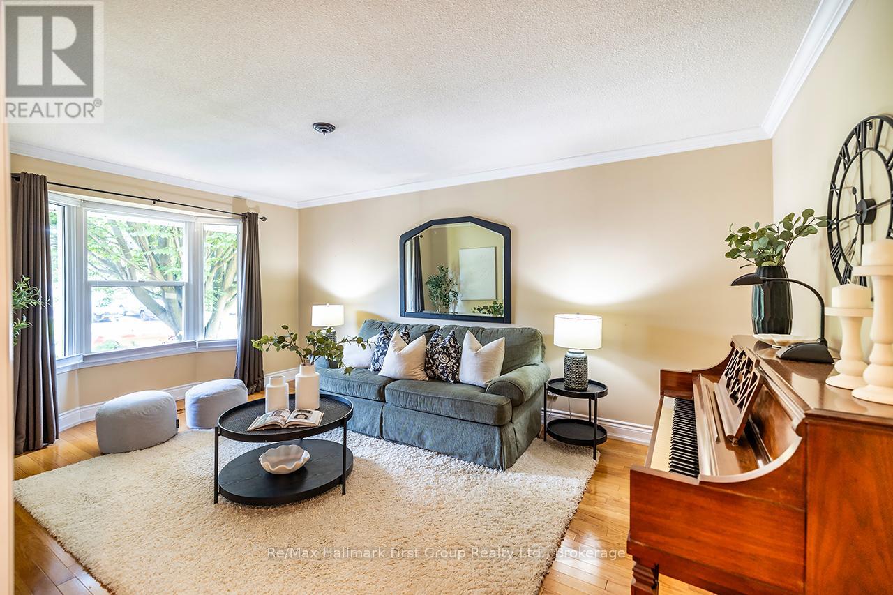 22 LADIES COLLEGE DRIVE - 12