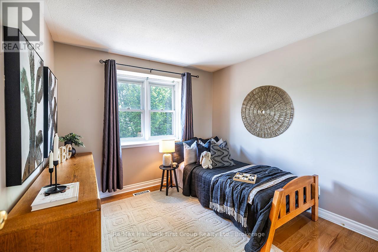 22 LADIES COLLEGE DRIVE - 19