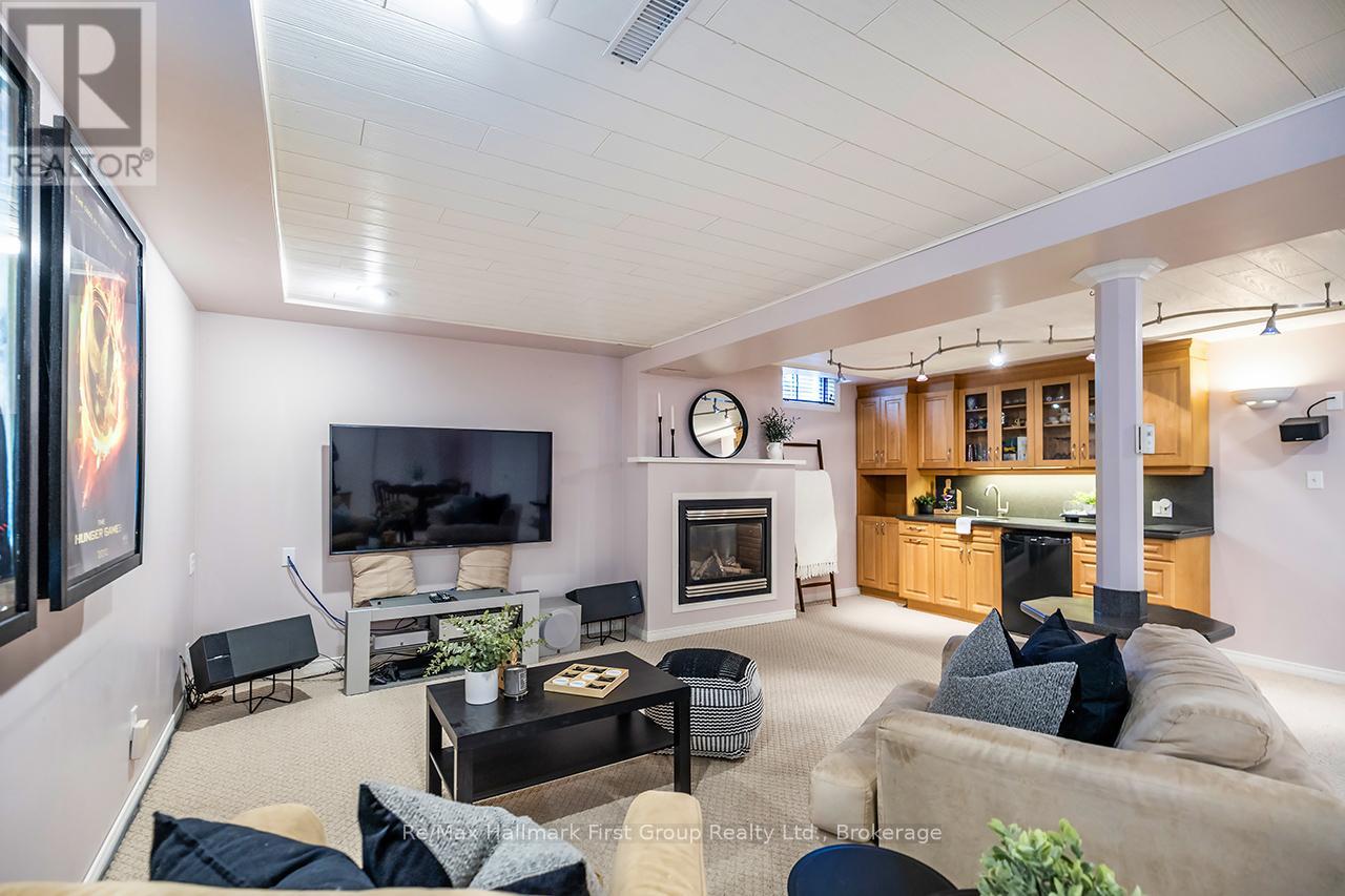 22 LADIES COLLEGE DRIVE - 21
