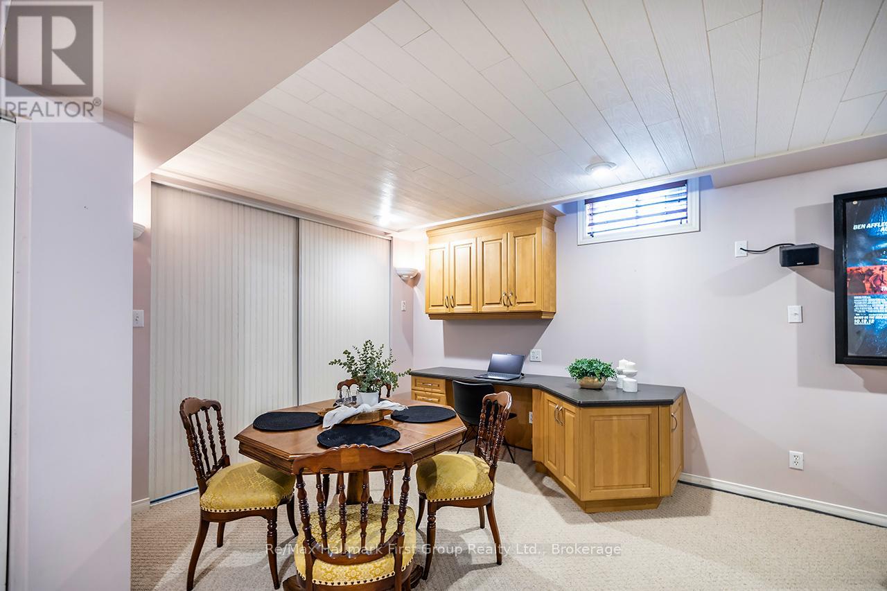 22 LADIES COLLEGE DRIVE - 22