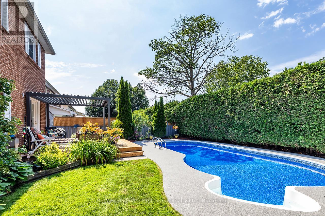 22 LADIES COLLEGE DRIVE - 4
