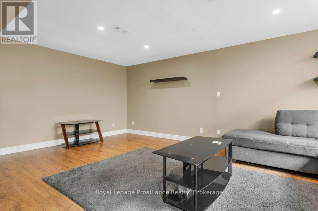 24 FREEDOM CRESCENT - Image 28