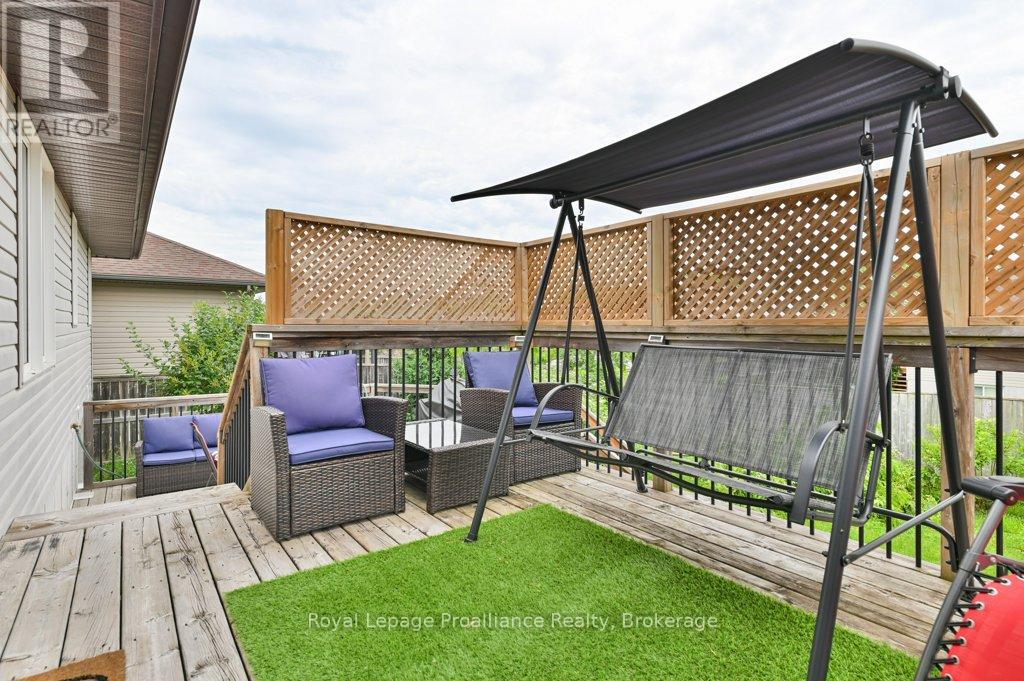 24 FREEDOM CRESCENT - 34
