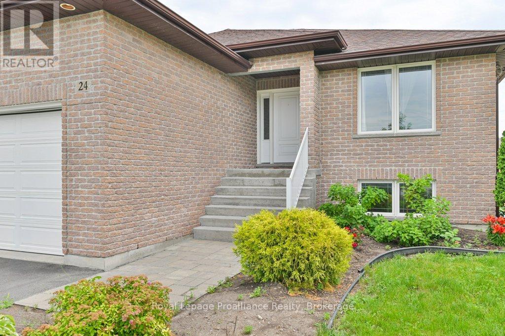 24 FREEDOM CRESCENT - 5