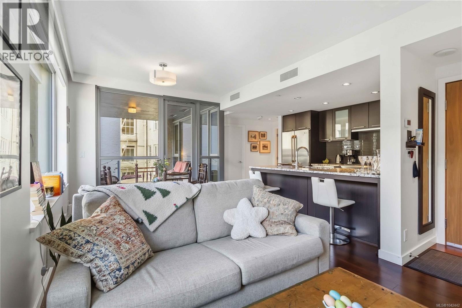 #505 608 Broughton St - 6