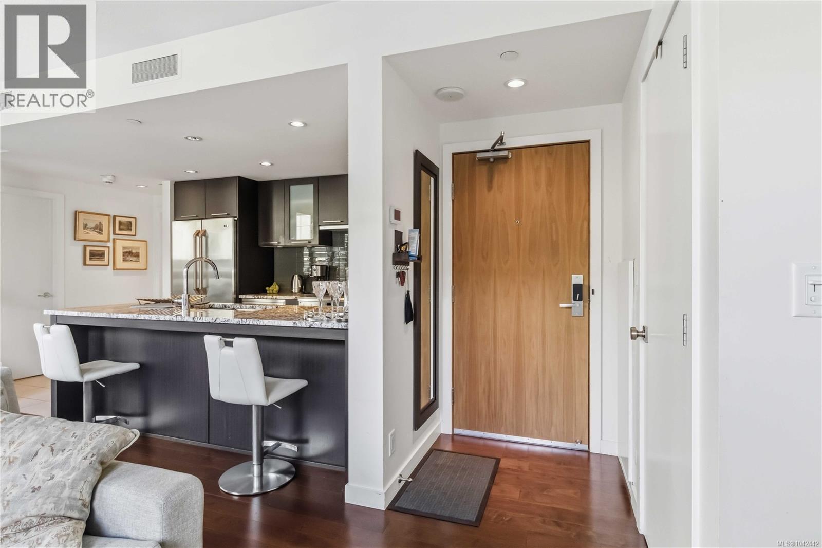 #505 608 Broughton St - 3