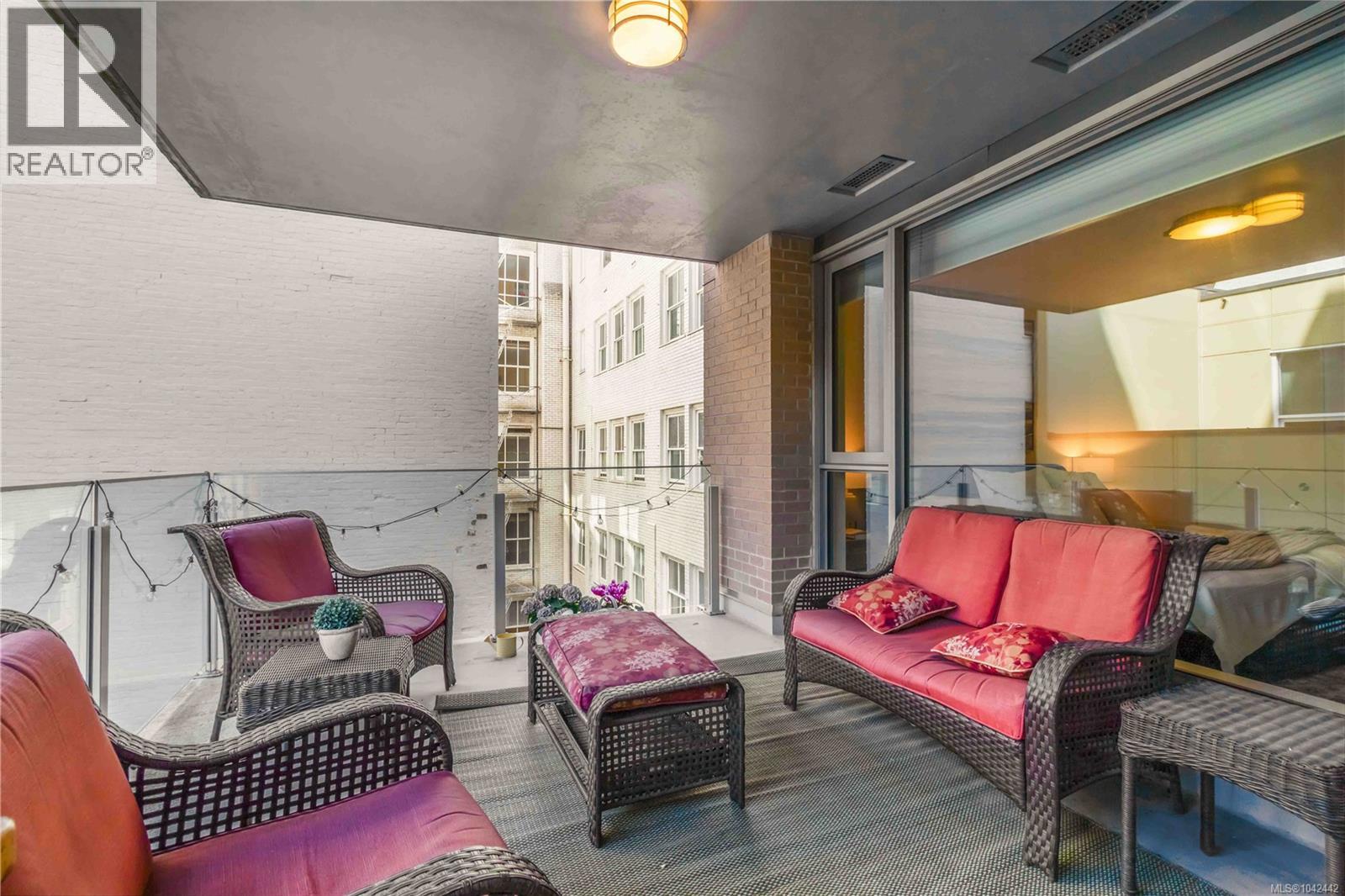 #505 608 Broughton St - 27
