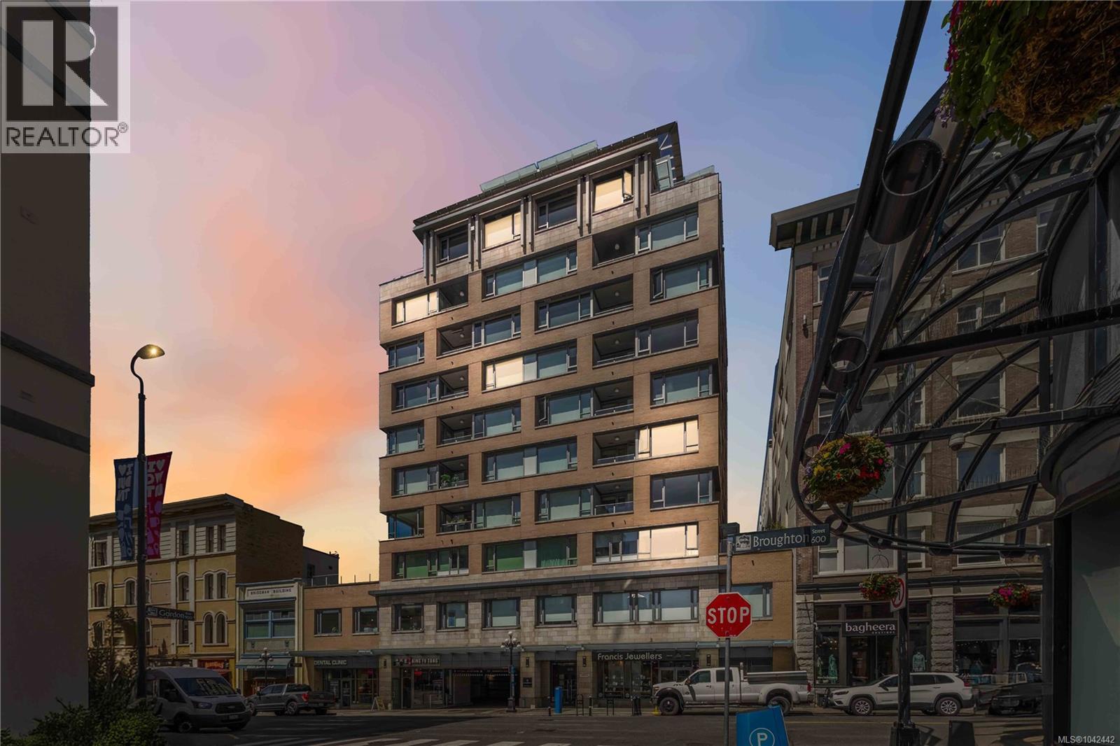 #505 608 Broughton St - 48