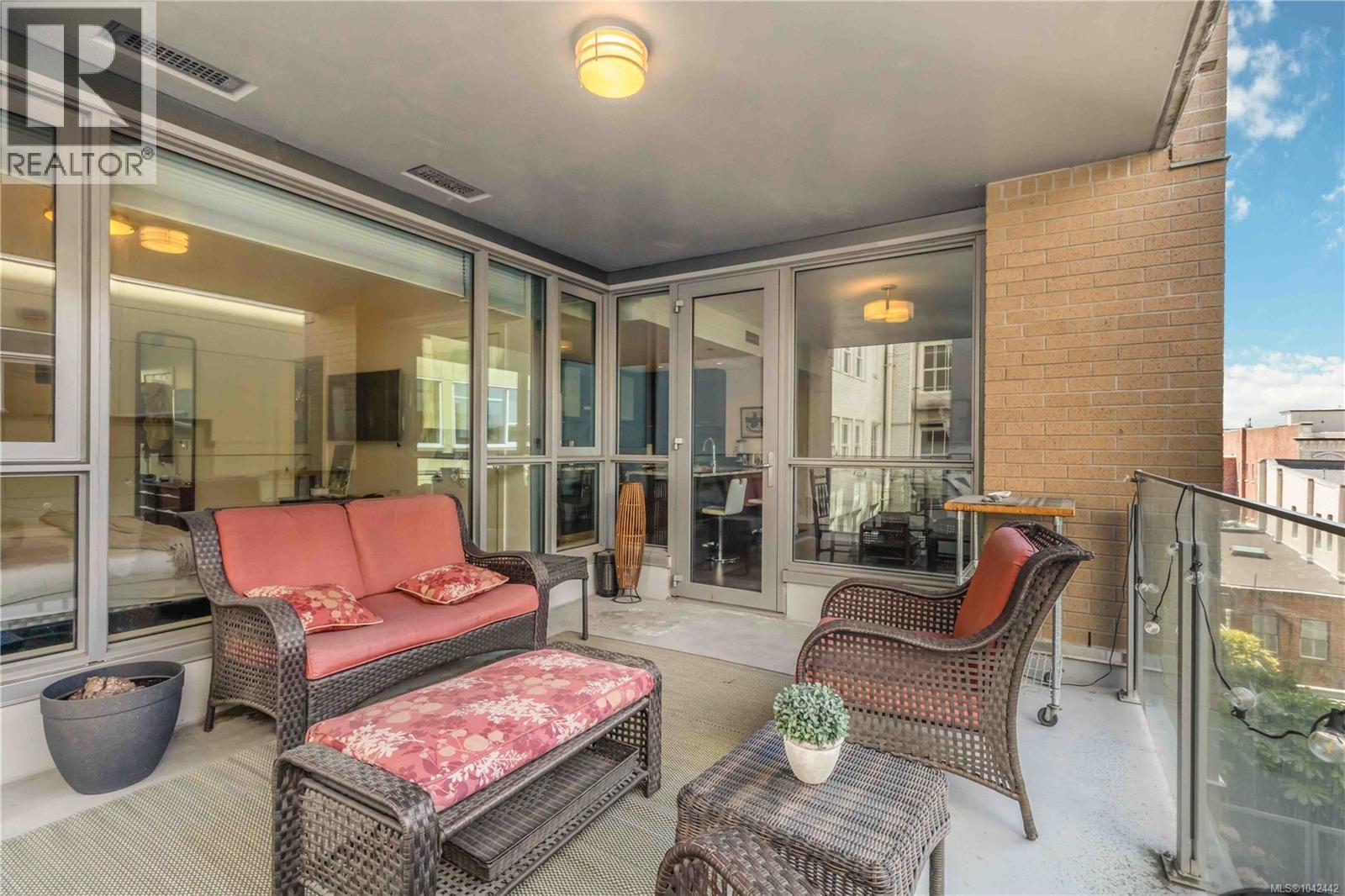 #505 608 Broughton St - 30