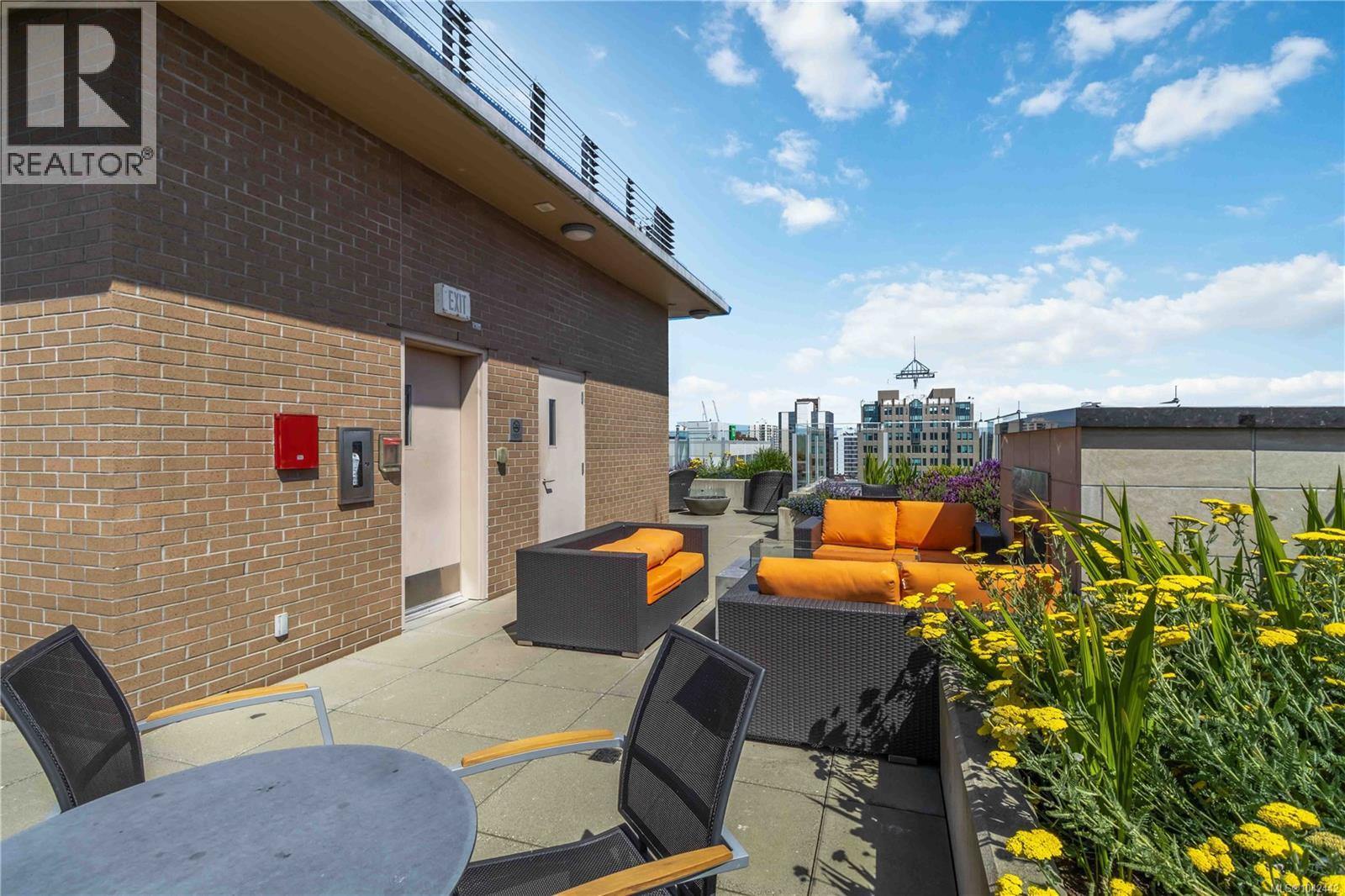 #505 608 Broughton St - 35