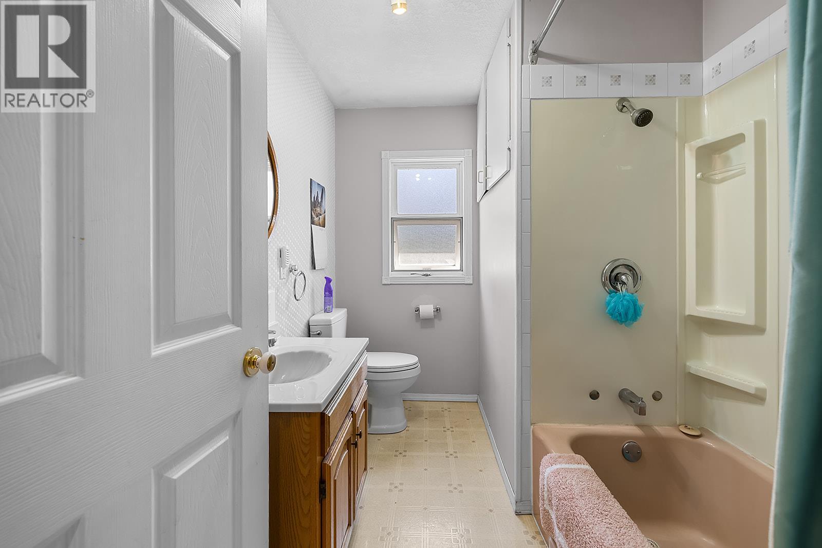 2103 ASH Street, Creston