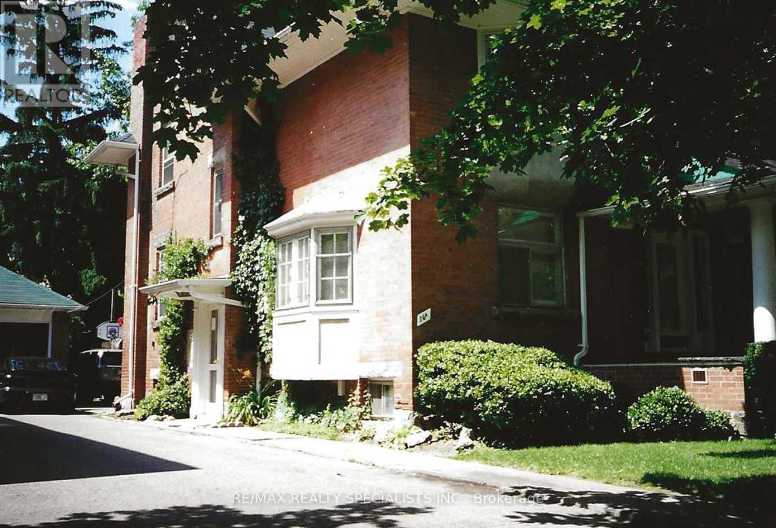 16 WELLINGTON STREET E - 2