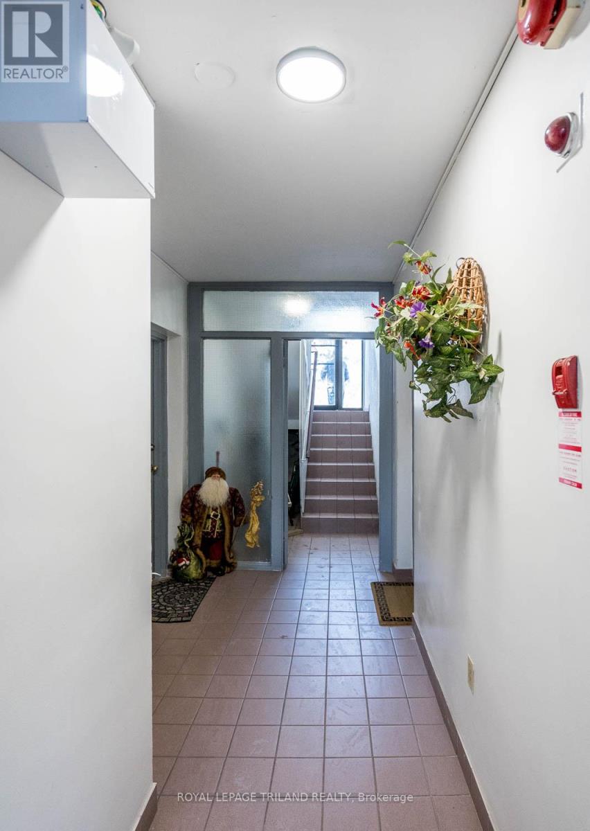 320-324 THOMPSON ROAD - 18