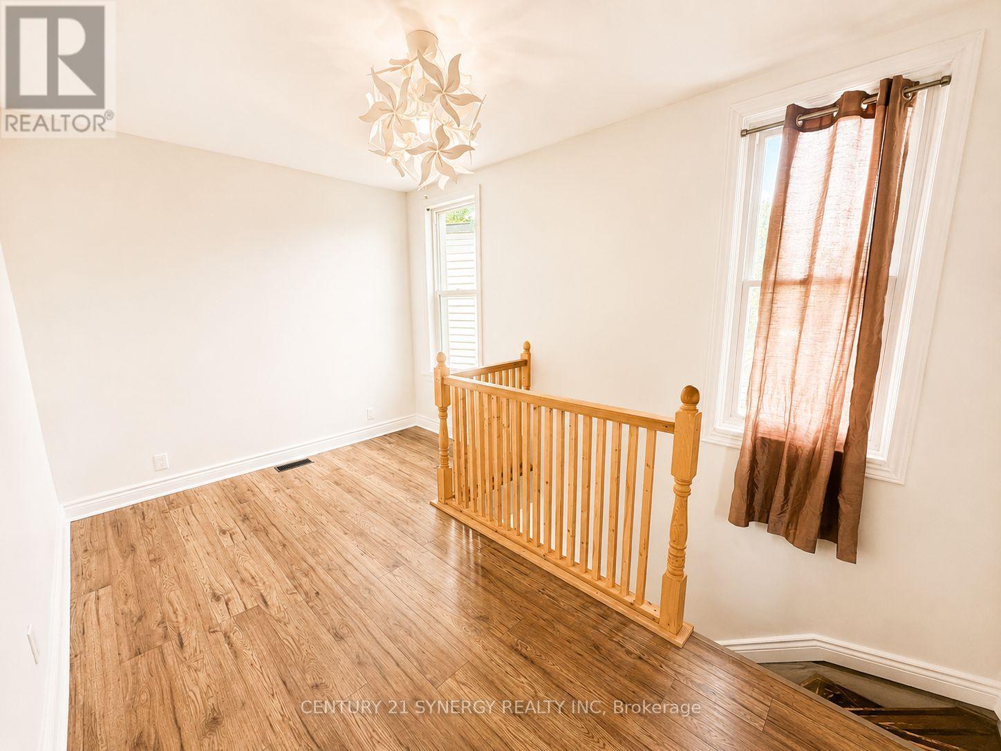 114 MAIN STREET E - Image 37