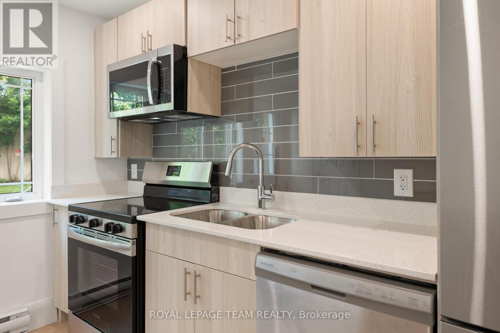 4 Bed, 2 Bath Multi-Family for Rent in Ottawa – 143 ST ANDREW STREET, Ottawa – MLS# X13534206 - Image 14
