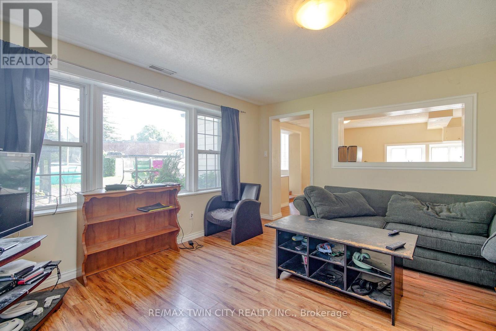 13 BROOKLYNE ROAD - 12
