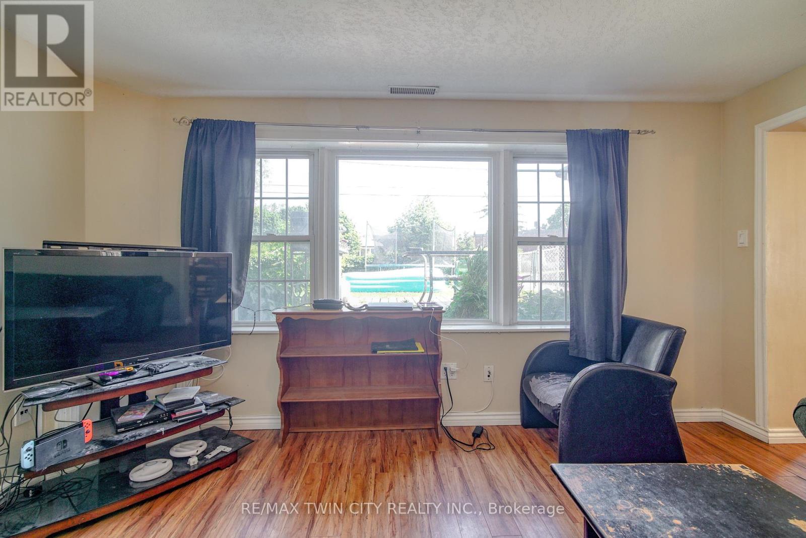 13 BROOKLYNE ROAD - 13