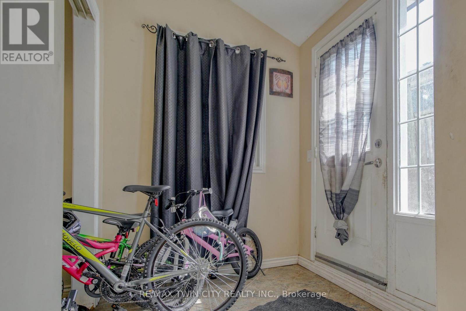 13 BROOKLYNE ROAD - 30
