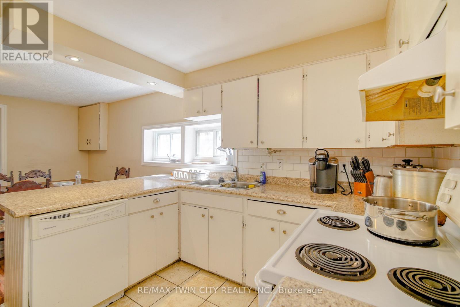 13 BROOKLYNE ROAD - 8