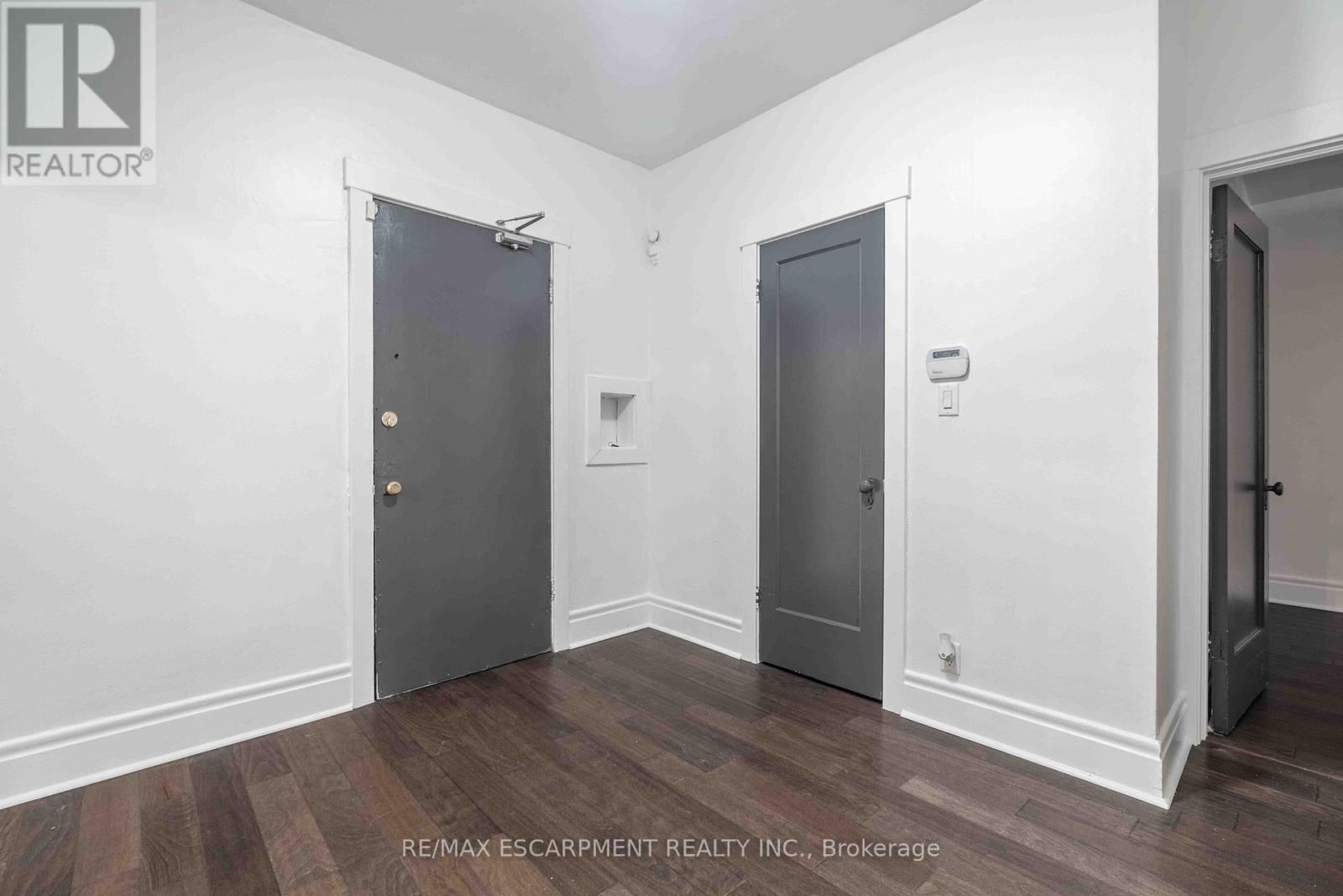#4 285 KING STREET W - 10