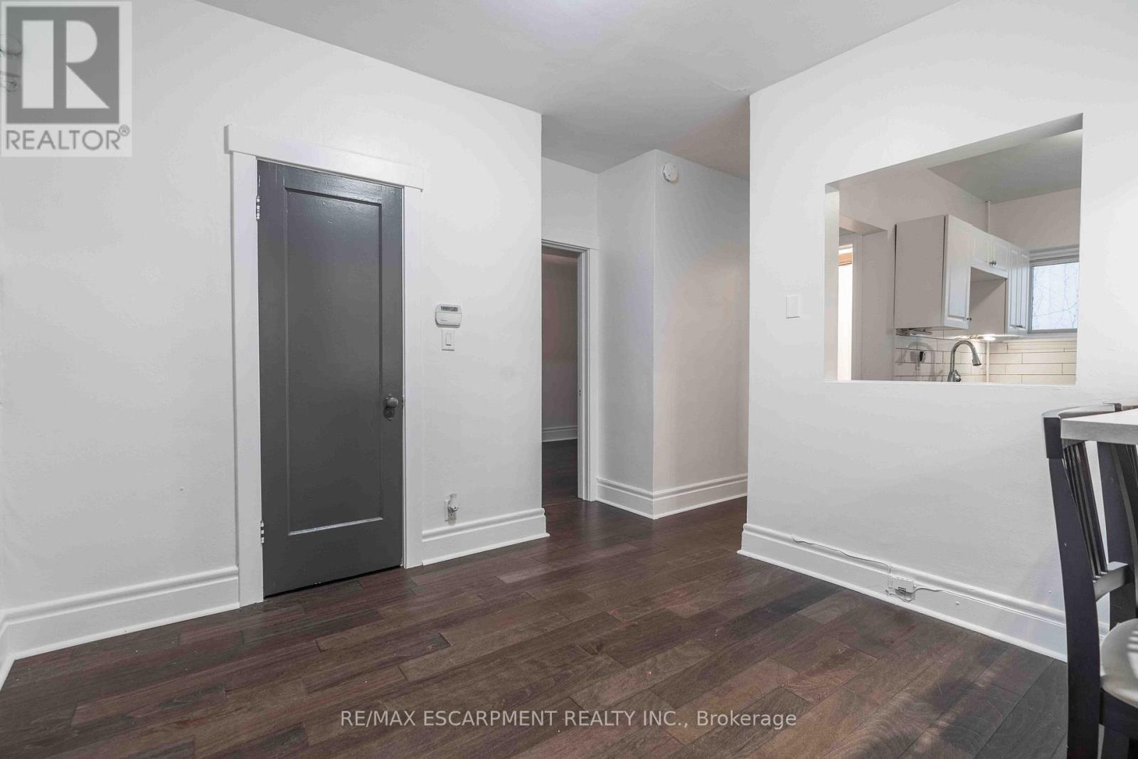 #4 285 KING STREET W - 11