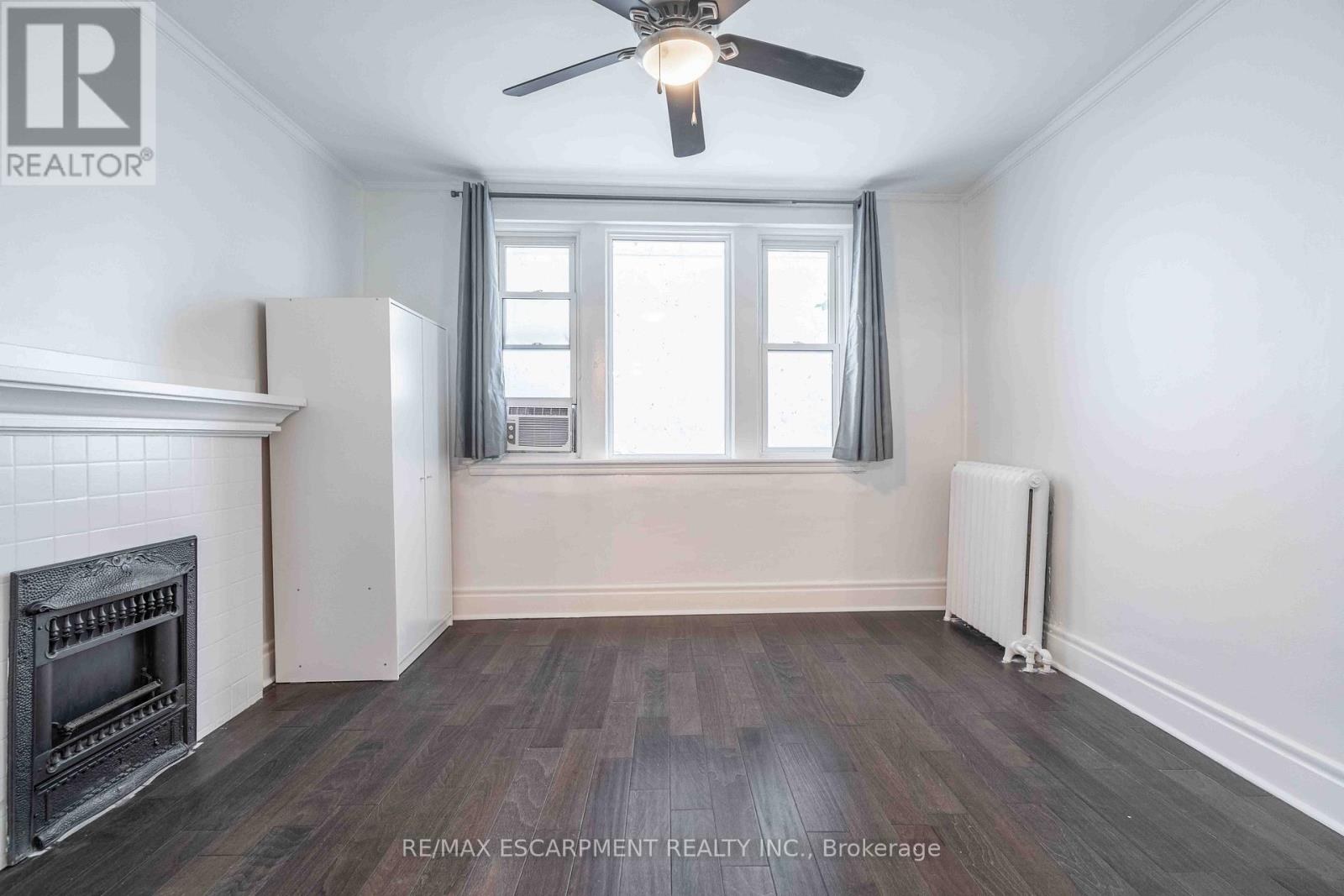 #4 285 KING STREET W - 20