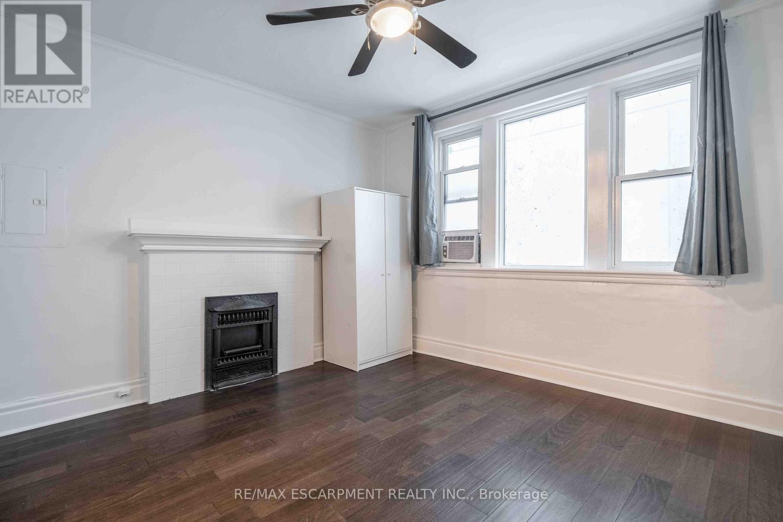 #4 285 KING STREET W - 21