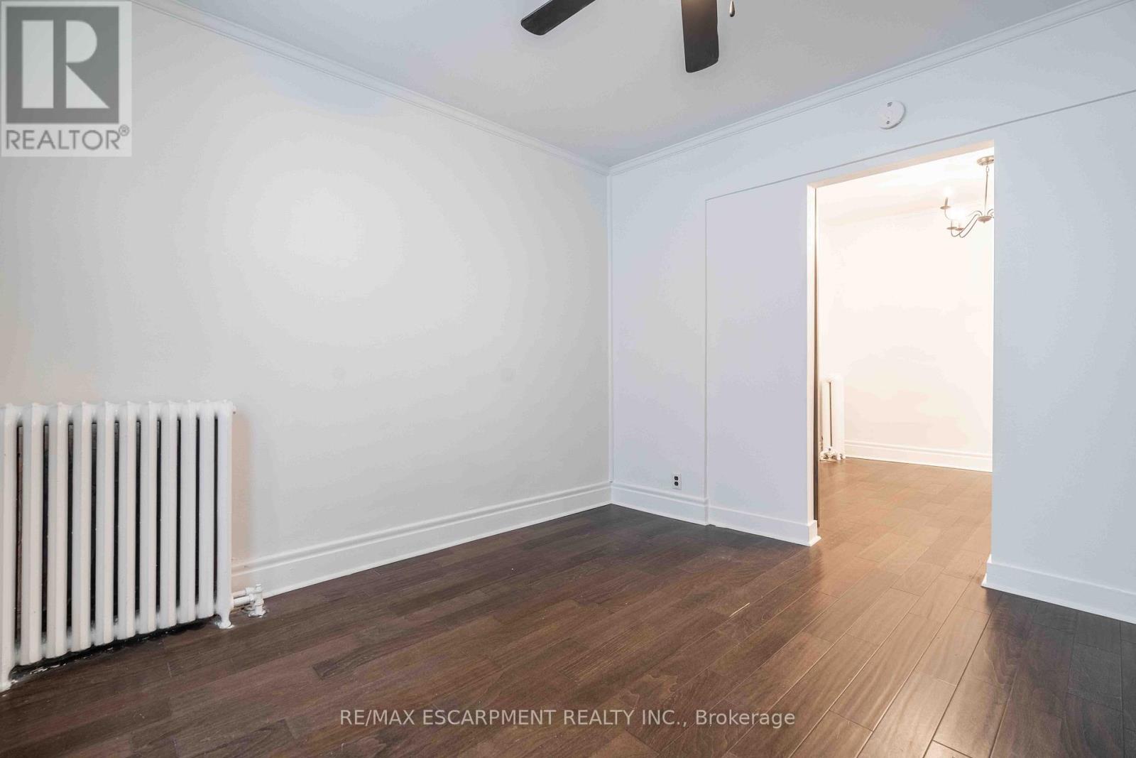 #4 285 KING STREET W - 22
